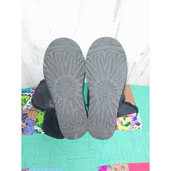UGG Bailey Button Women Size 8 39 Black Suede Shearling Flat Short Boots… - Picture 9 of 9